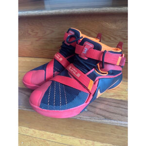 NIKE LEBRON JAMES SHOES SIZE 7Y 
KIDS 776472-600 ORANGE RED BLACK SOLDIER IX